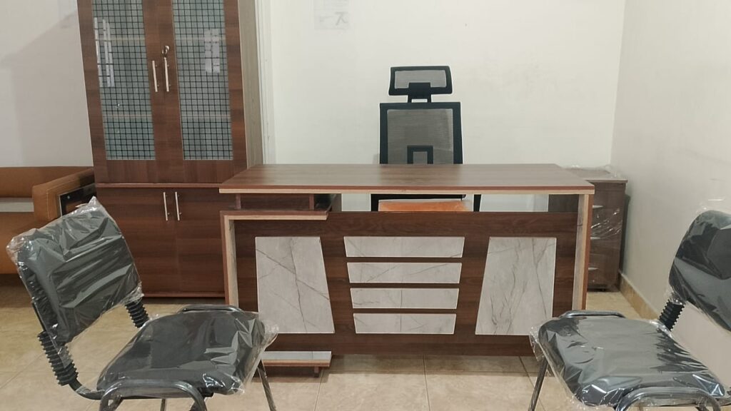 مكتب140 سم مزود بوحده ادراج