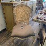 4-3/4-4 كرسي سفرة كلاسيك بخشب طبيعي وظهر خوص