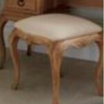 4-18 كرسي تسريحه كلاسيك بتصميم بسيط .